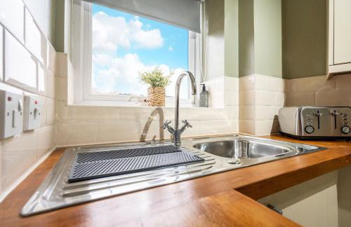 Cozy Waterfront Apartment - Free Parking & Wi-Fi - Photo 21