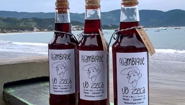 Bouteilles de cachaça de Garopaba