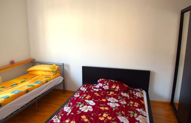 Cosy Apartment in Oberhausen With Balcony - Photo 3