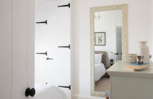 Number 42 by The Butler Collection - Foto 23