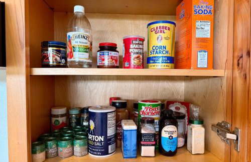 Whispering Pines Retreat, Secluded Cabin with Hot Tub & Pond - Foto 27