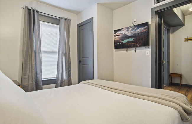 3-story 6-bedroom 4 Bathrooms 3min-asian Dist - Photo 38