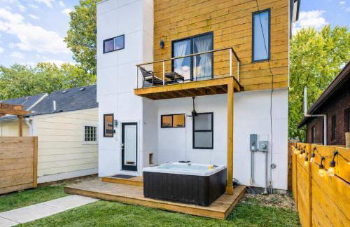 Modern Fountain Square Mansion with Hot Tub & Rooftop Patio- Family Friendly - Photo 2