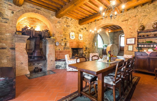 Holiday Home in Town Center with Pool, Garden, Hot Tub - Foto 15