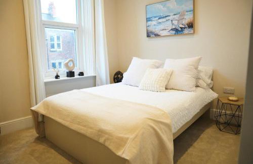 Modern 2 Bed 2 Bath Apartment in Prime Jesmond Location - Photo 3