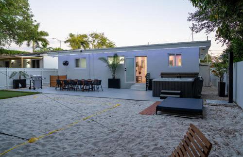 5BR HotTubPoolTableMiniGolf 7 min to Wynwood - Foto 2