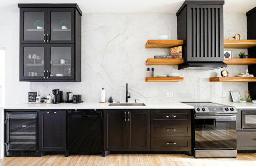 Urban Oasis with Top Houston Attractions nearby - Photo 12