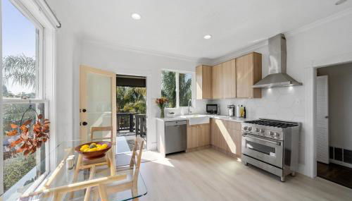 Beautiful Top Floor Getaway in Beach Town - Photo 5