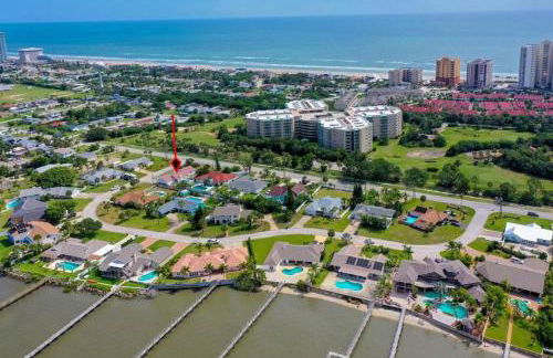 Large pool home and blocks away from the beach - Foto 11