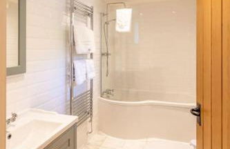 The Old Barn - cottage with spectacular lake view - Foto 9