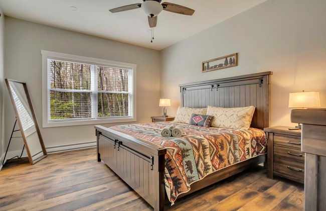 Bear Creek Bliss by Avantstay Sleeps 16 Game Room Deck Fire Pit - Photo 15