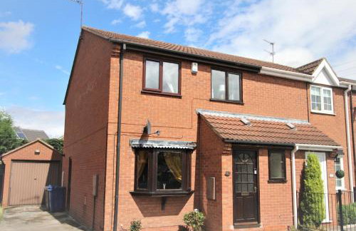 3 Bed Semi - Sleeps 5 - Private Garden & Parking - Quiet Cul De Sac Location - Dog Friendly - Fast Wifi - Close to Motorway Access - Foto 17