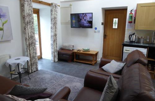 Romeo Cottage - Sleeps 4 - Open Plan Barn - Private Hot Tub & Garden - Foto 19