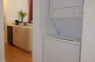 Light-Filled Apt Steps to Beach Convention Center - Foto 18