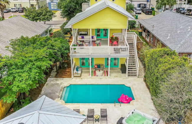 Luxe Villa Near Beach, Pool + Hottub, Chef's Kitchen Woodward Way by Avantstay - Foto 30