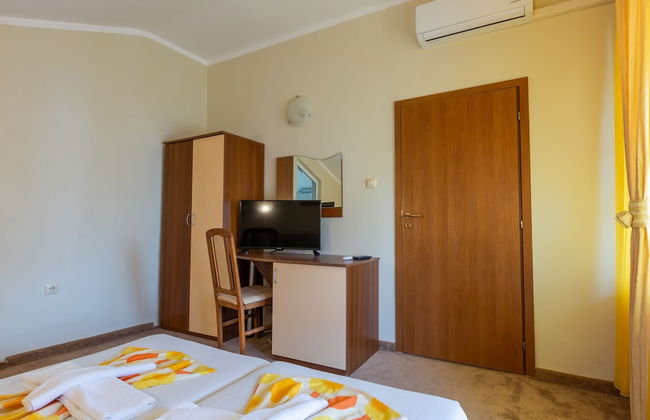 1 Bedroom Apartment in Dafinka Guest House - Photo 10