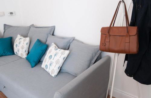 The Wellington - Stylish 3-Bedroom House, Sleeps 8, Ideal for Professionals - Photo 18