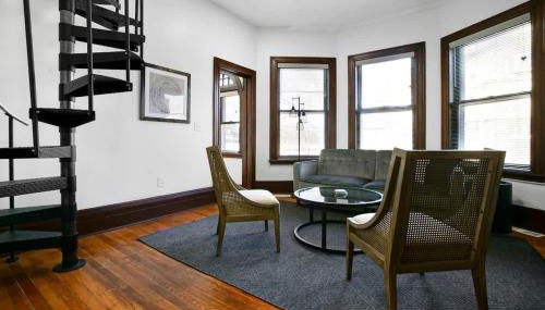 Victorian Cozy Retreat Steps to Cleveland Clinic - Foto 5