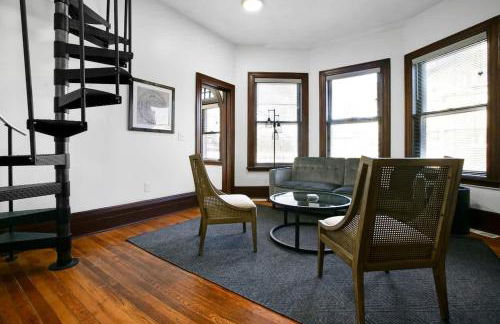 Victorian Cozy Retreat Steps to Cleveland Clinic - Foto 5