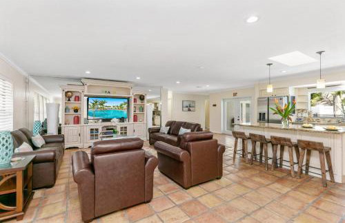 Spacious 4BR 2 5BA Family Retreat Pool Near Beach - Foto 12