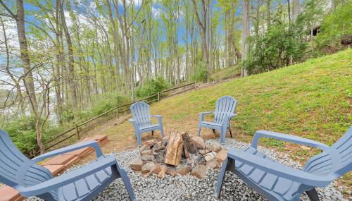 Treetop & Waterfront! Hot Tub, Kayaks, Game Room - Foto 3