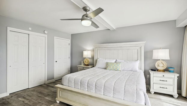 Surf Dweller 610 is a Stunning Gulf Front 2 BR - sleep 6 by RedAwning - Foto 5, Habitación