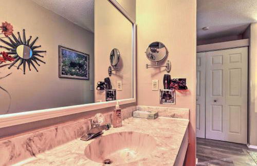 1 Mi to Lake Lure! Couples Retreat with Resort Perks - Foto 20