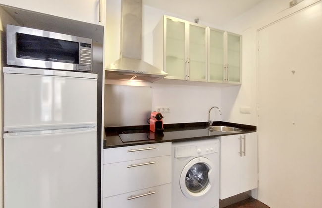 Barceloneta Apartment With Balcony - Photo 20