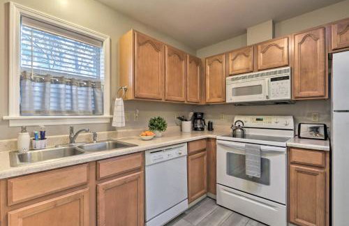 Centrally Located South Hill Apartment with Smart TV - Photo 2