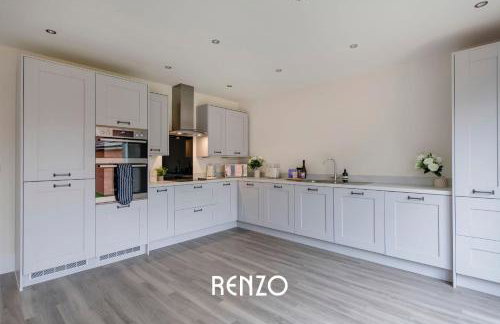 Spacious and Lovely 4-bed Home in Castle Donington by Renzo, Sleeps 6! - Photo 10