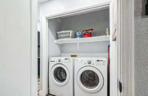 Stylish Retreat in Central Austin with Fire Pit - Foto 6