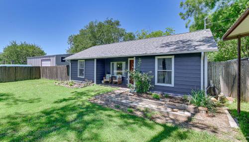 Pet-Friendly Home with 1-Acre Yard in Aubrey - Foto 2