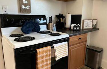 The Purple Door apt in the heart of Radford city - Foto 20