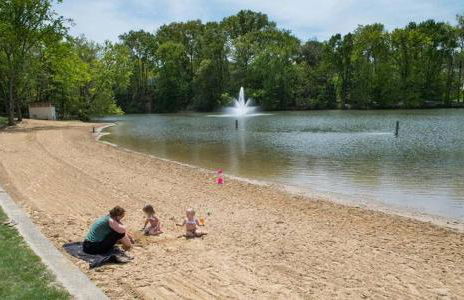 NEW Renovated Near CLE - King Bed, Metropark & Firepit - Foto 21