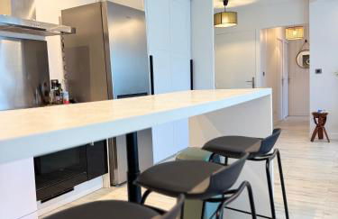 LA PROVENCE - '' TRAVELLER AWARD 2026 '' - Charming modern family apartment, pool & private parking near Avignon, fully renovated with interior-architect design - Foto 2