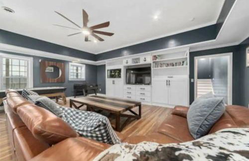 Sunset Cove Lakefront Luxury Lodge with Private Dock - Foto 6