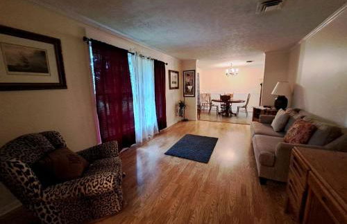 Pet-Friendly 3-Bedroom Ranch with Backyard, Fireplace & Near Nashville - Foto 6