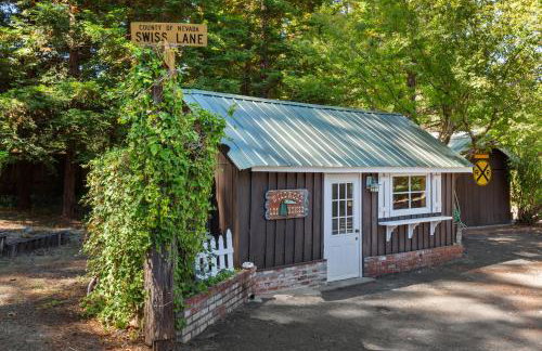 6 BR 4BA Redwood Retreat w Pool - Foto 28