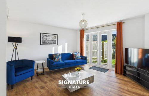 Desert Orchid by Signature Stays - Racecourse - Parking - 5-Bed - Photo 1