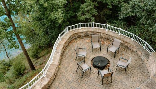 Waterfront Retreat with Dock, Pool and Jet Skis - Foto 2