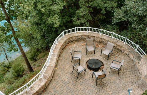 Waterfront Retreat with Dock, Pool and Jet Skis - Foto 2