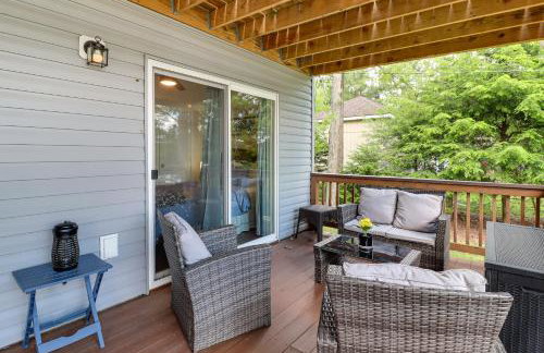 Lakefront Pocono Retreat w/ Hot Tub & Movie Hub - Foto 37