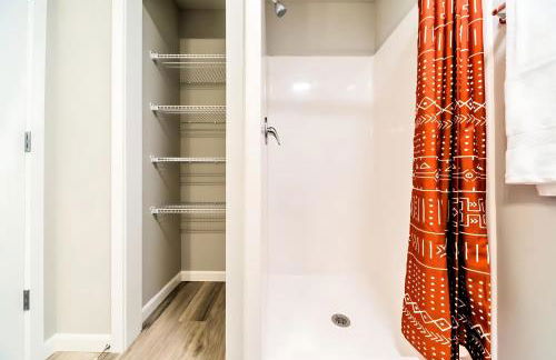 Cozy Micro Suite Unit 7 Sleeps 2 Minutes to Downtown - Foto 14