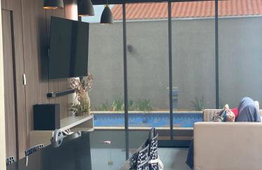 Casa moderna e bem equipada com piscina - Foto 3