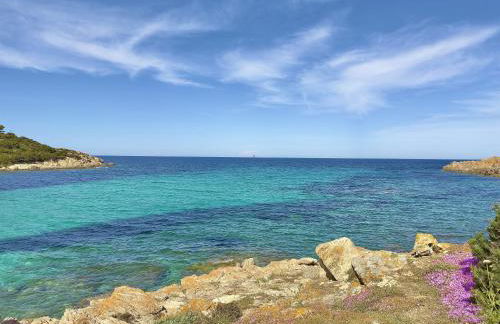 Luxury Seafront Apartment - Beach Access - Parking & WiFi - by Coral Property - Foto 55