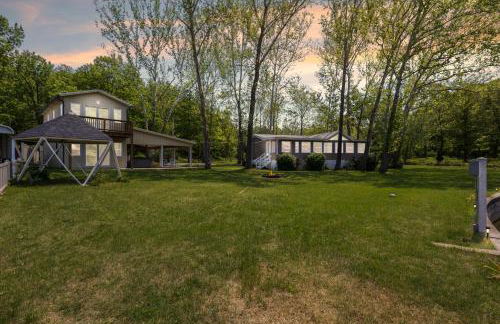 New! 2 Homes-Firepit, Hot Tub, Huge Yard and Dock - Foto 57