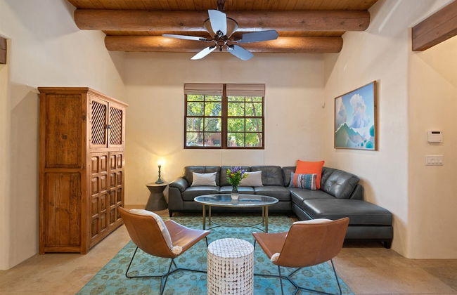 Casa Nona - Pristine Home in the Railyard District, Walk to The Plaza - Photo 18