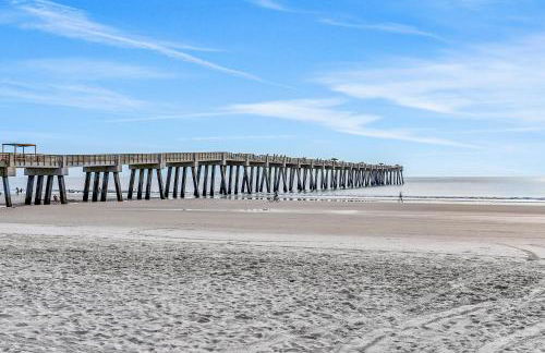 Brand new home with open layout, office, & great location - dog-friendly - Foto 29