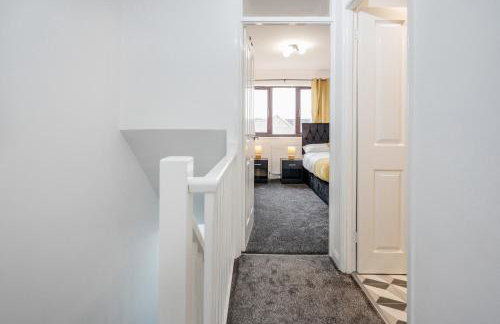 Lovely House in Dagenham / Barking with free parking, WiFi & Garden - Foto 33