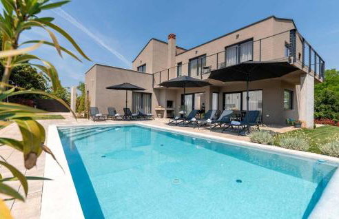 Villa Perlin - Photo 1